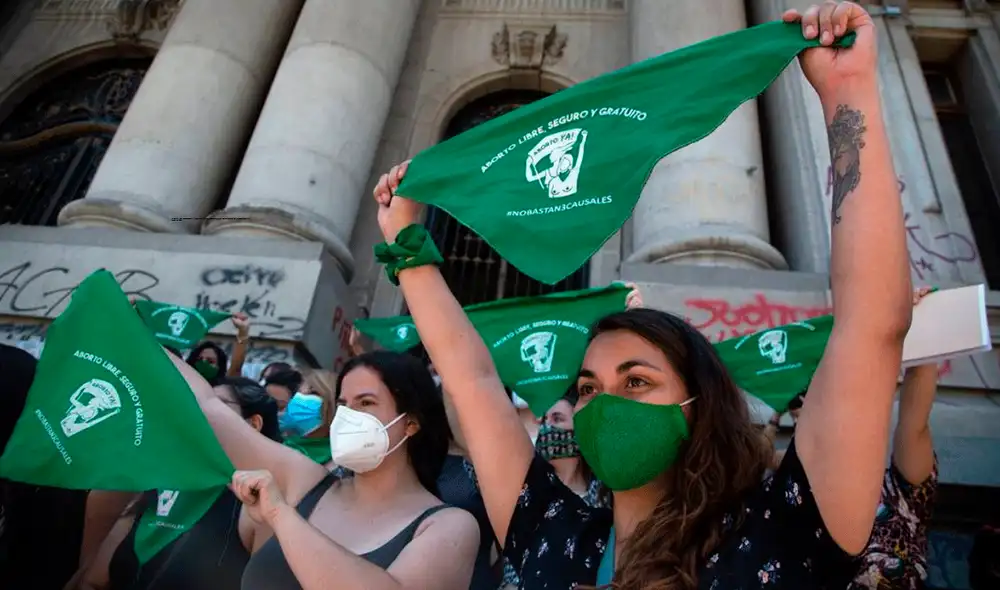 El influyente movimiento feminista consiguió 15.000 firmas para presentar la primera iniciativa popular de norma referida al derecho al aborto. Foto: AFP