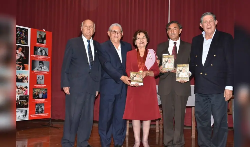 Hijos de Luis Cáceres Velásquez presentaron libro sobre el exalcalde de Arequipa. Foto: Alexis Choque/URPI-GLR Hijos de Luis Cáceres Velásquez presentaron libro sobre el exalcalde de Arequipa. Foto: Alexis Choque/URPI-GLR