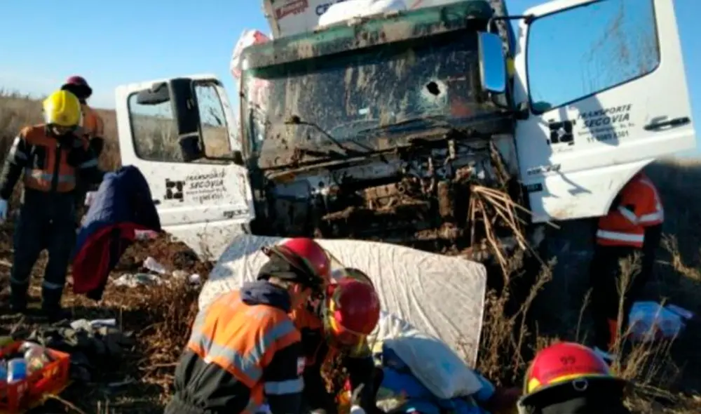 El hombre intentó evadir el piquete posicionado en el ingreso de la provincia bonaerense de Daireaux, a pesar de que los transportistas le ordenaron que se detuviera. Foto: La Brújula 24 El hombre intentó evadir el piquete posicionado en el ingreso de la provincia bonaerense de Daireaux, a pesar de que los transportistas le ordenaron que se detuviera. Foto: La Brújula 24