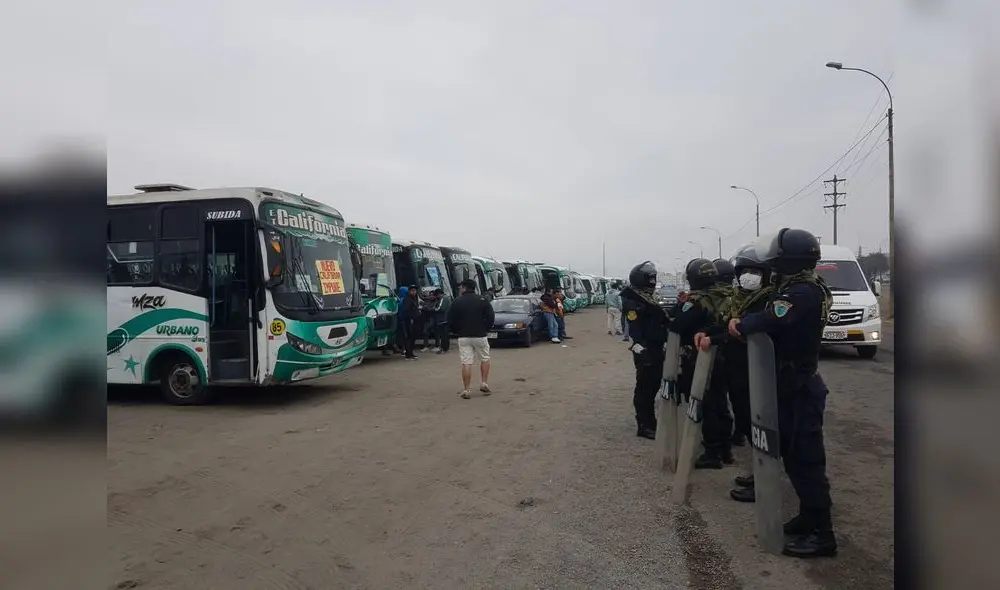 La Policía está atenta para intervenir ante actos violentos. Foto: J. Mendoza/La República La Policía está atenta para intervenir ante actos violentos. Foto: J. Mendoza/La República