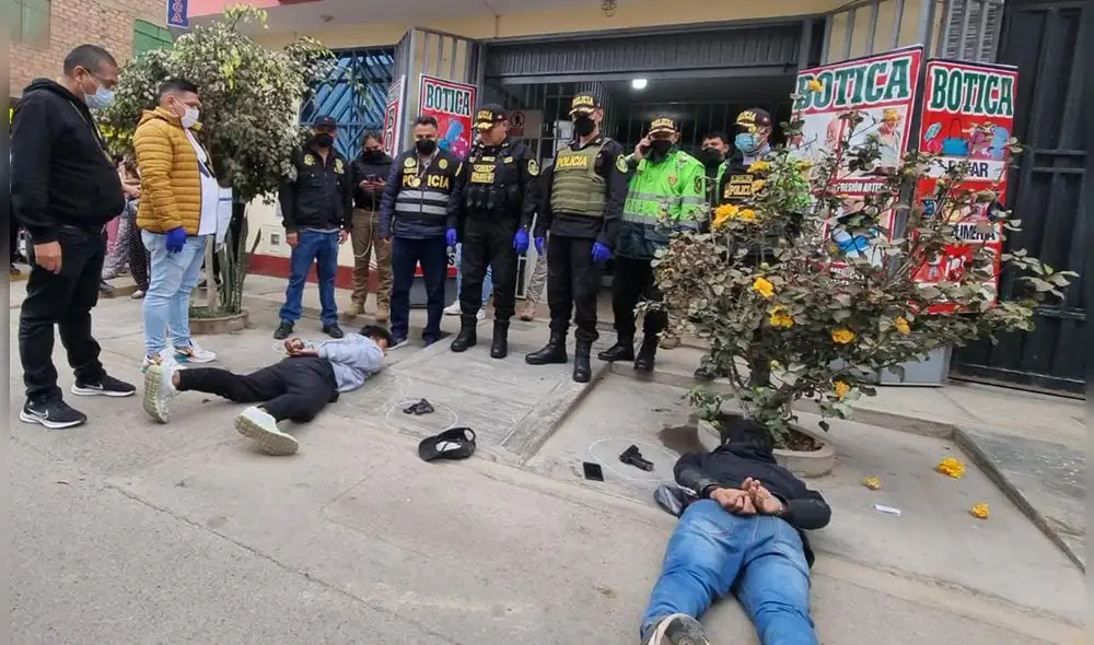 La PNP incautó un revólver, dos pistolas, y una réplica de esta última arma. Foto: Mary Luz Aranda/URPI-LR