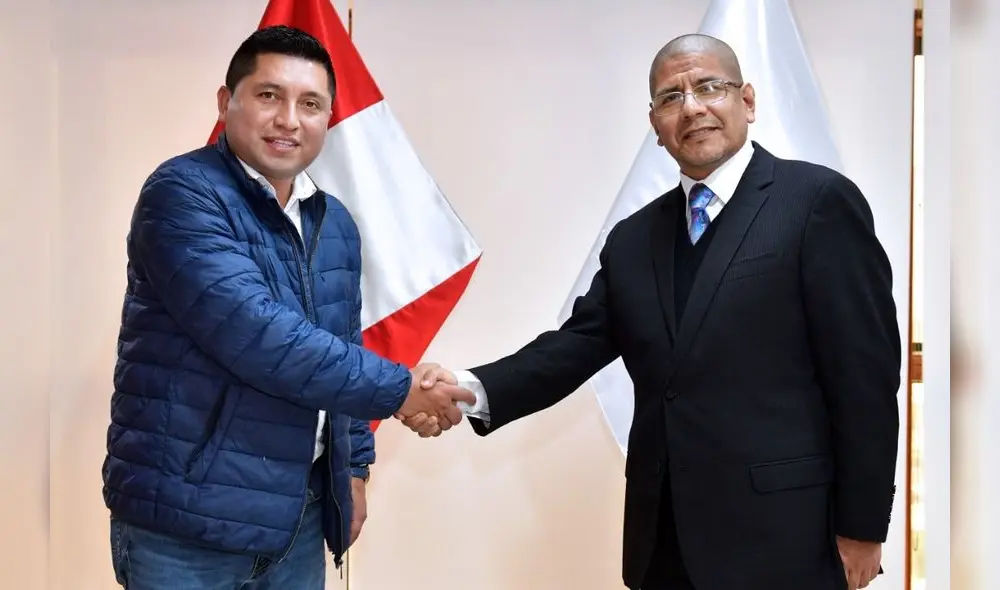 Ofrecimiento culminó con un saludo de manos. Foto: MDE