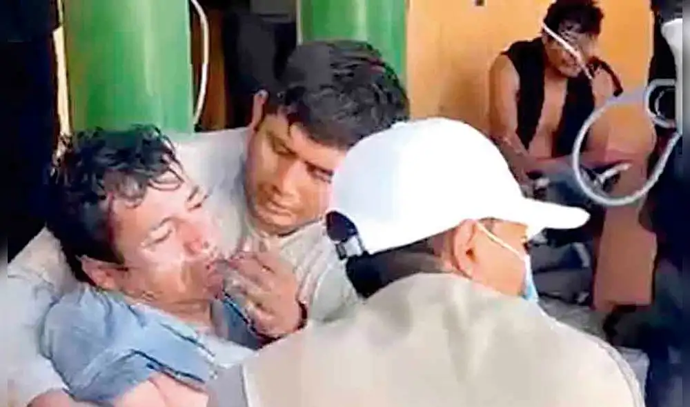 Heridos. Mineros fueron evacuados a centro de salud. Foto: La República Heridos. Mineros fueron evacuados a centro de salud. Foto: La República