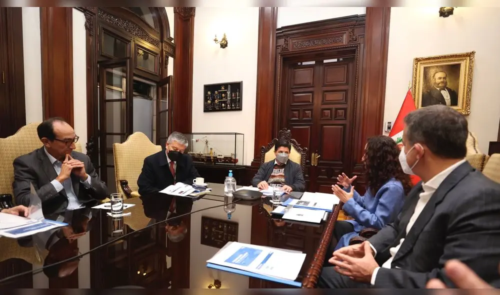 El jefe de Estado se reunió con representantes de las AFP. Foto: Presidencia