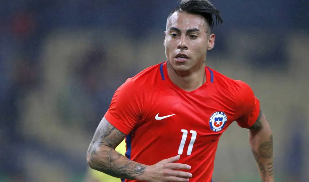 Eduardo Vargas sufrió burlas por parte de los hinchas de Emelec cuando ingresaba desde el banco por el Atlético Mineiro. Foto: Andrés Pina