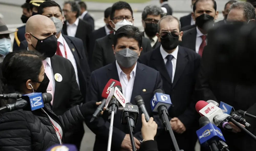 Pedro Castillo dio declaraciones a la prensa tras participar de la misa por la solemnidad de San Pedro y San Pablo en la Catedral de Lima. Foto: Antonio Melgarejo/La República Pedro Castillo dio declaraciones a la prensa tras participar de la misa por la solemnidad de San Pedro y San Pablo en la Catedral de Lima. Foto: Antonio Melgarejo/La República