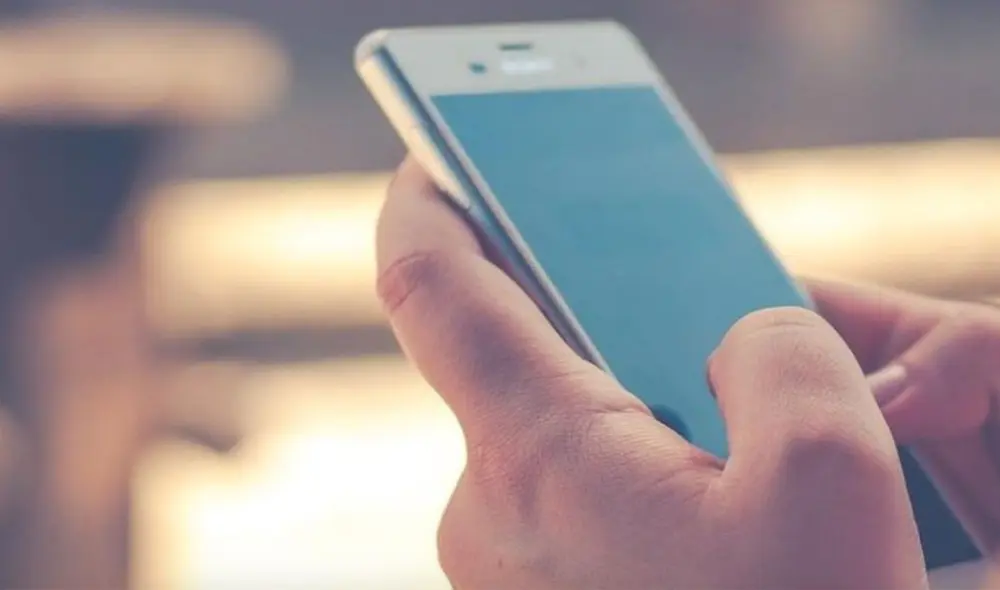 Desde el iPhone 4, hasta el Samsung Galaxy 9, aquí te contamos cuáles son los teléfonos que desaparecerán en lo que queda del año. Foto: Robotina