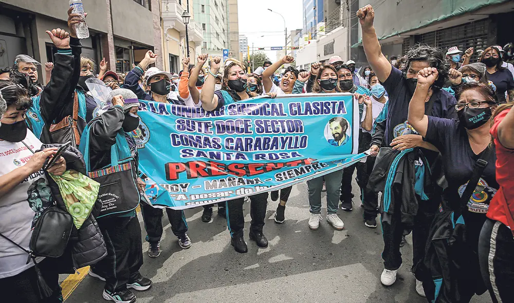 Pedidos. Sutep espera reunirse hoy con funcionarios del MEF para presentar demandas. Foto: John Reyes/La República Pedidos. Sutep espera reunirse hoy con funcionarios del MEF para presentar demandas. Foto: John Reyes/La República