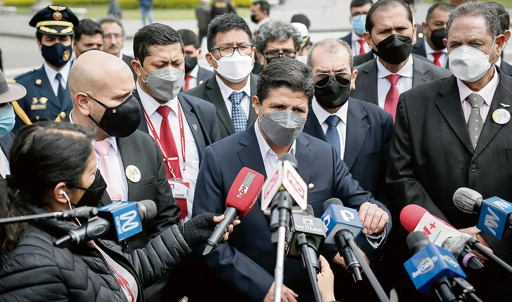 Expectativa. El presidente declaró que “en unas horas” daría respuesta definitiva al pedido de Perú Libre. Sin embargo, sigue en silencio. Foto: Antonio Melgarejo/La República Expectativa. El presidente declaró que “en unas horas” daría respuesta definitiva al pedido de Perú Libre. Sin embargo, sigue en silencio. Foto: Antonio Melgarejo/La República