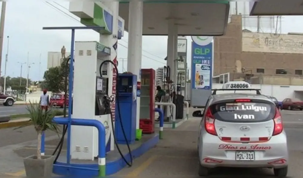 En Lambayeque, aproximadamente 12.000 taxistas formales se ven afectados por el alza del precio del combustible. Foto: Henry Urpeque-RPP En Lambayeque, aproximadamente 12.000 taxistas formales se ven afectados por el alza del precio del combustible. Foto: Henry Urpeque-RPP