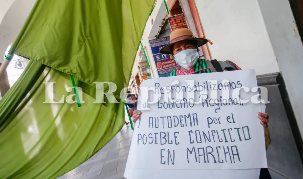 Cáceres Llica y otros dirigentes del Frente de Defensa de Caylloma llegaron a Arequipa. Foto: Rodrigo Talavera/La República