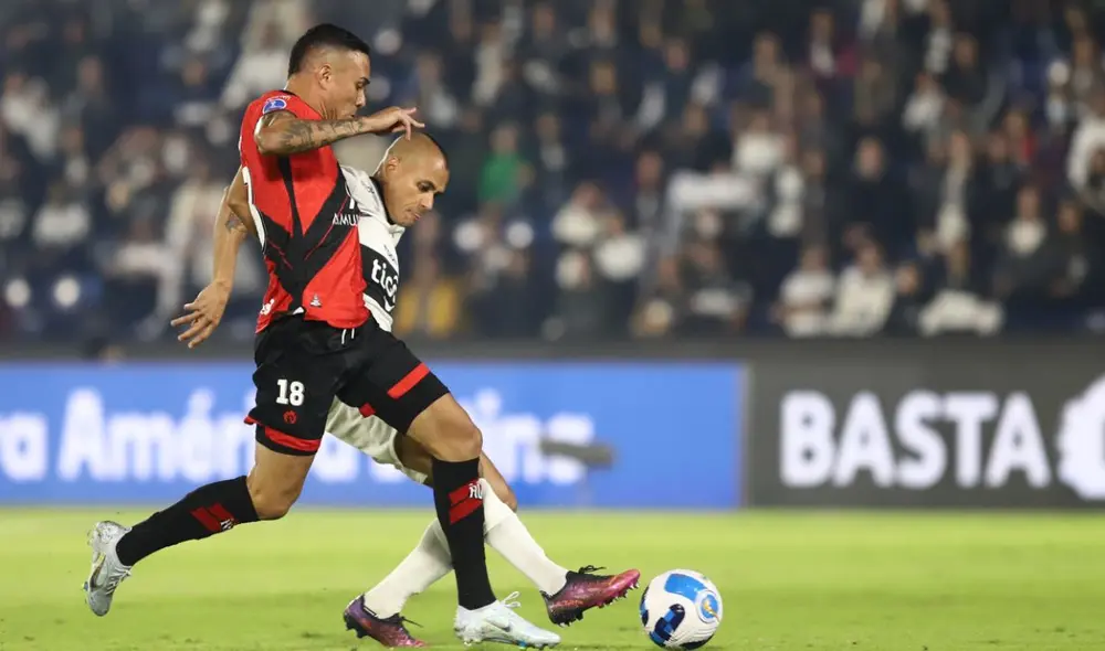 Olimpia y Atlético Goianense juegan en el Estadio Defensores del Chaco. Foto: EFE. Olimpia y Atlético Goianense juegan en el Estadio Defensores del Chaco. Foto: EFE.