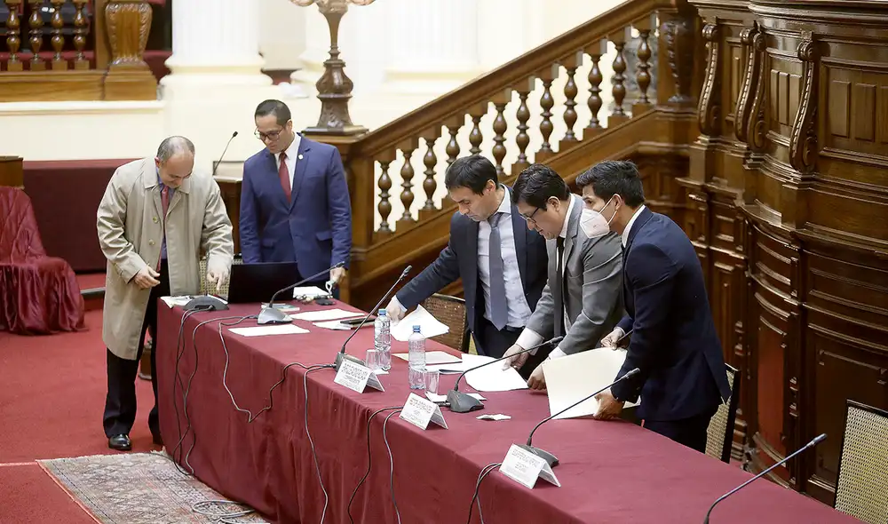 Apuro. El informe que recomienda investigar por crimen organizado al presidente Castillo y su exministro Silva sería aprobado antes de que termine la legislatura. Foto: Antonio Melgarejo/La República