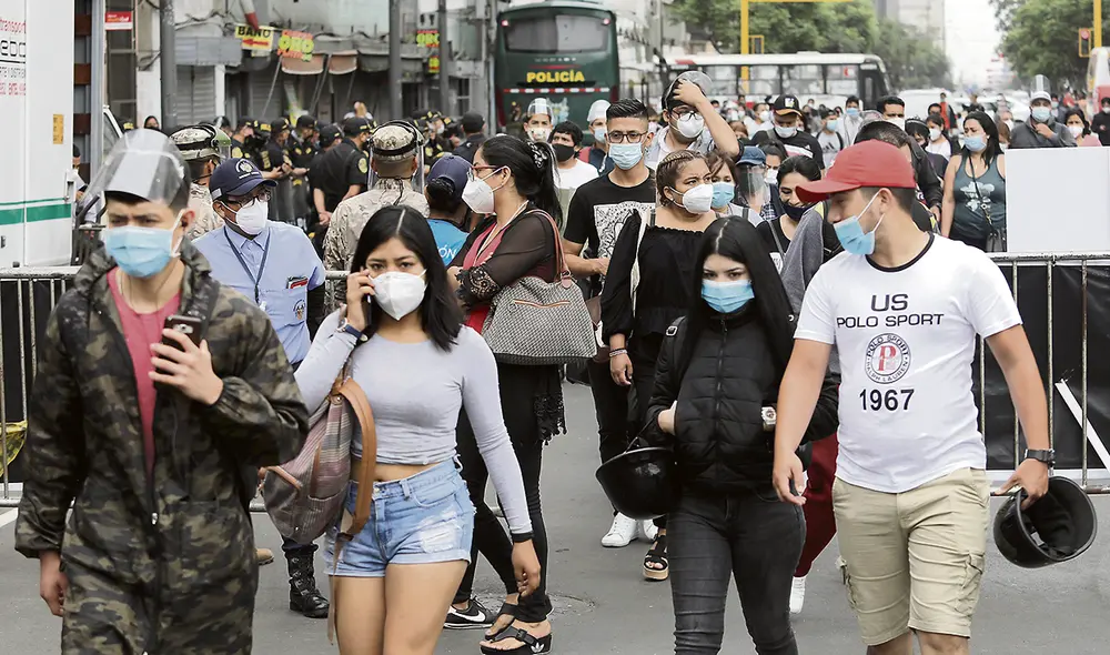 Cuidado. Se recomienda el distanciamiento y uso de la mascarilla en lugares concurridos. Foto: difusión