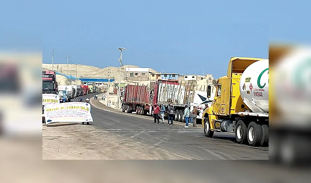 Restringida. Panamericana Sur fue bloqueada en el distrito de Pucchun en la provincia de Camaná. Foto: La República