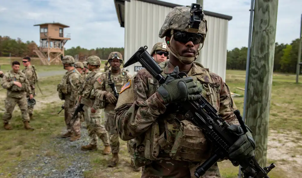 La organización está llevando a cabo su mayor rearme desde la Guerra Fría, declaró su secretario general, Jens Stoltenberg. Foto: AFP La organización está llevando a cabo su mayor rearme desde la Guerra Fría, declaró su secretario general, Jens Stoltenberg. Foto: AFP