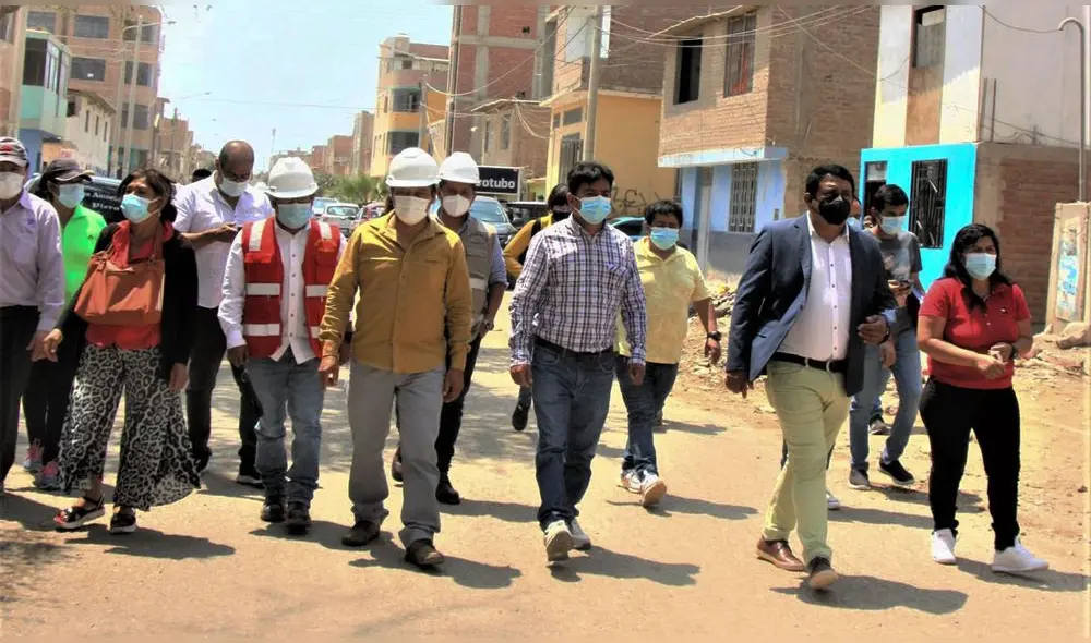 El 29 de diciembre de 2021, el alcalde Wilder Guevara y una comitiva participaron en la entrega de las calles donde se ejecutaría la obra. Foto: MDJLO El 29 de diciembre de 2021, el alcalde Wilder Guevara y una comitiva participaron en la entrega de las calles donde se ejecutaría la obra. Foto: MDJLO