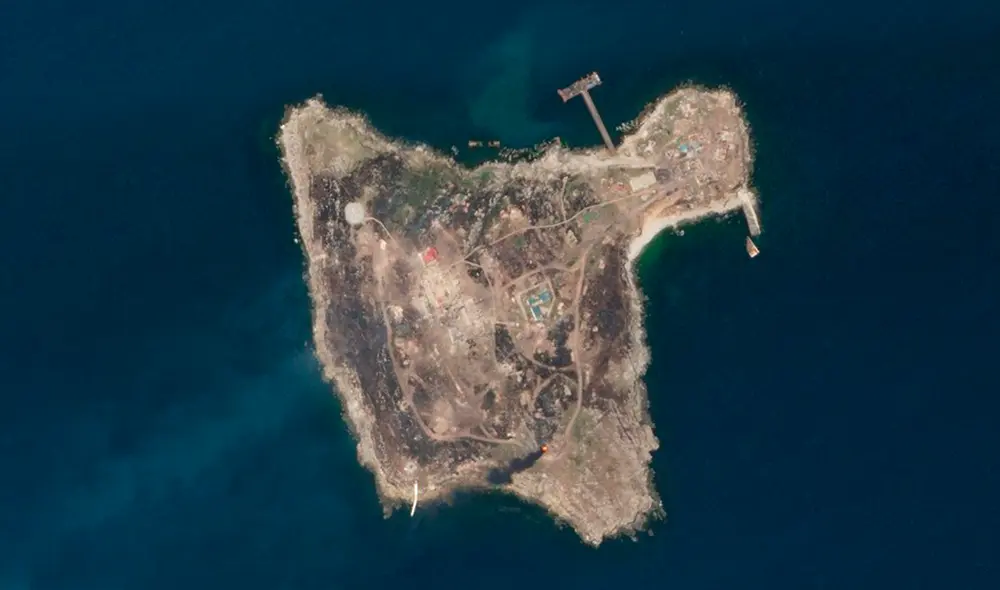 Foto satelital publicada por Planet Labs que muestra la Isla de las Serpientes en el Mar Negro. Foto: AFP