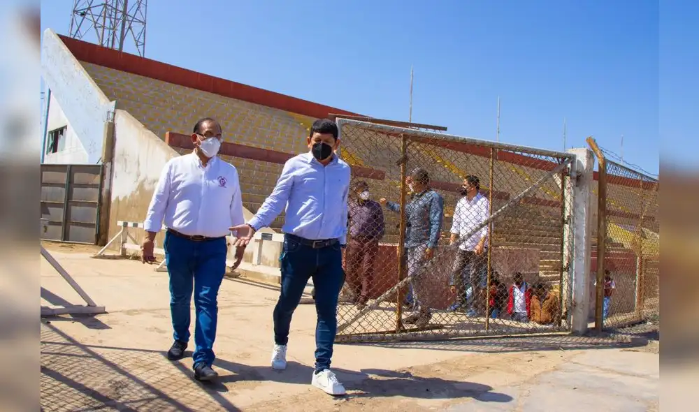Comitiva visiitó hoy el estadio Elías Aguirre y se proyectó la remodelación. Foto: GRL