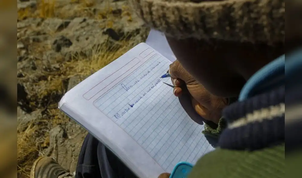 La medida está dirigida a egresados de secundaria o estudiantes de quinto de media con alto rendimiento académico y en condición de vulnerabilidad. Foto: AFP
