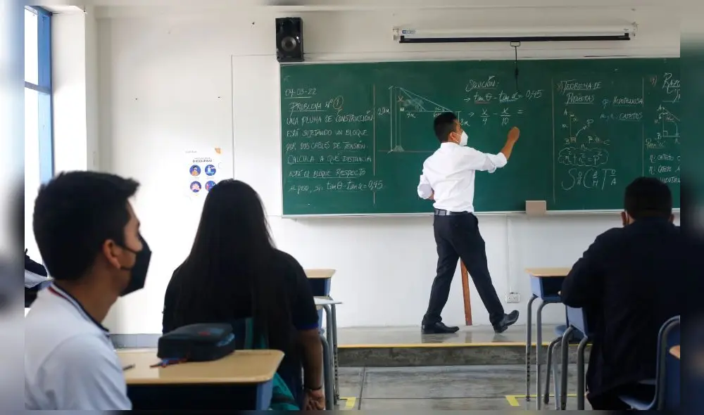 Con la llegada de la COVID-19, los docentes tuvieron que adaptarse a nuevas herramientas y metodologías. Foto: Carlos Contreras / La República