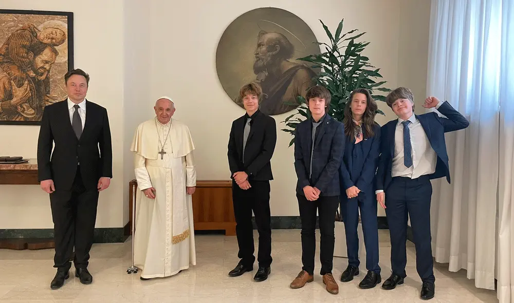 Fue Elon Musk quien confirmó el encuentro al publicar una foto en Twitter en la que se le ve junto con el papa Francisco y cuatro de sus siete hijos. Foto: captura de Twitter Fue Elon Musk quien confirmó el encuentro al publicar una foto en Twitter en la que se le ve junto con el papa Francisco y cuatro de sus siete hijos. Foto: captura de Twitter