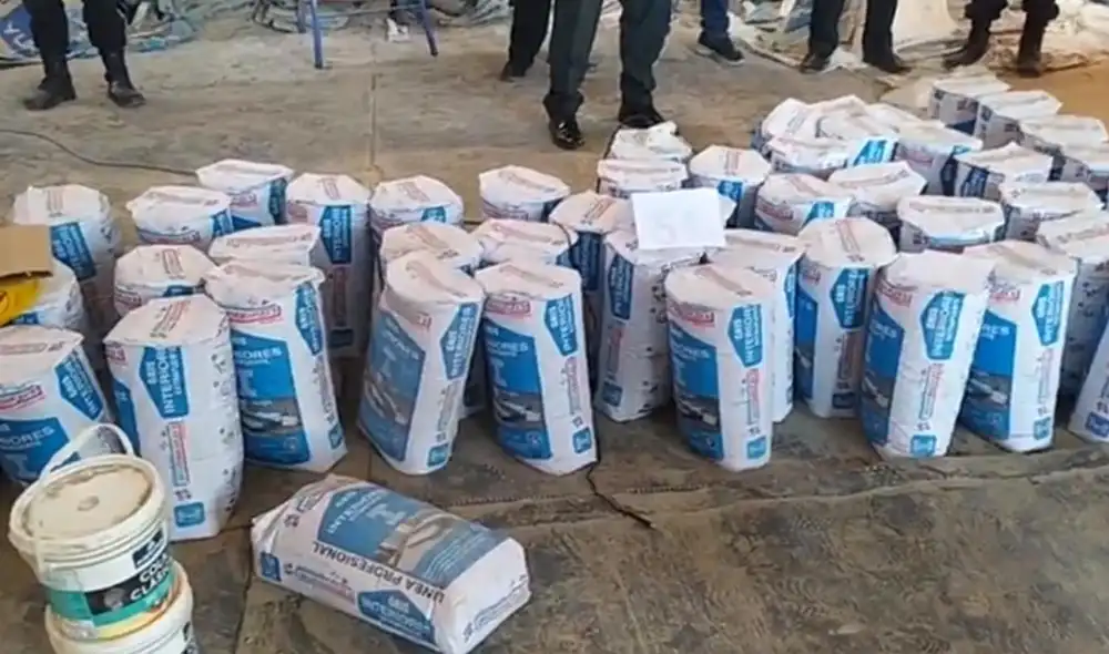 El pegamento estaba a punto de ser distribuido a ferreterías. Foto: captura de video radio Uno