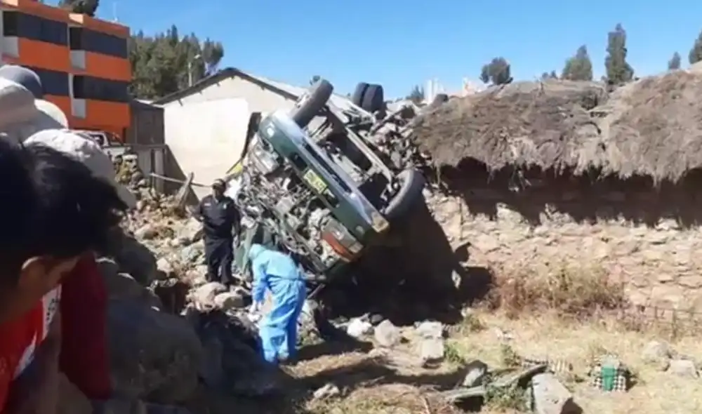 La unidad se dirigía a Challhuahuacho. Foto: Captura video Radio Santo Tomas La unidad se dirigía a Challhuahuacho. Foto: Captura video Radio Santo Tomas