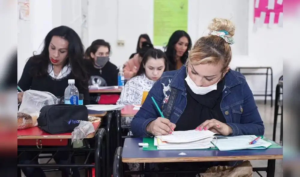 Una de las clases que se dictan en el Bachillerato Popular Mocha Celis. Foto: Infobae