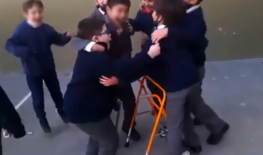 Los niños celebraron emocionados luego de presencia el gol de su amigo. Foto: composición LR/ captura de Twitter/ @LuisFando