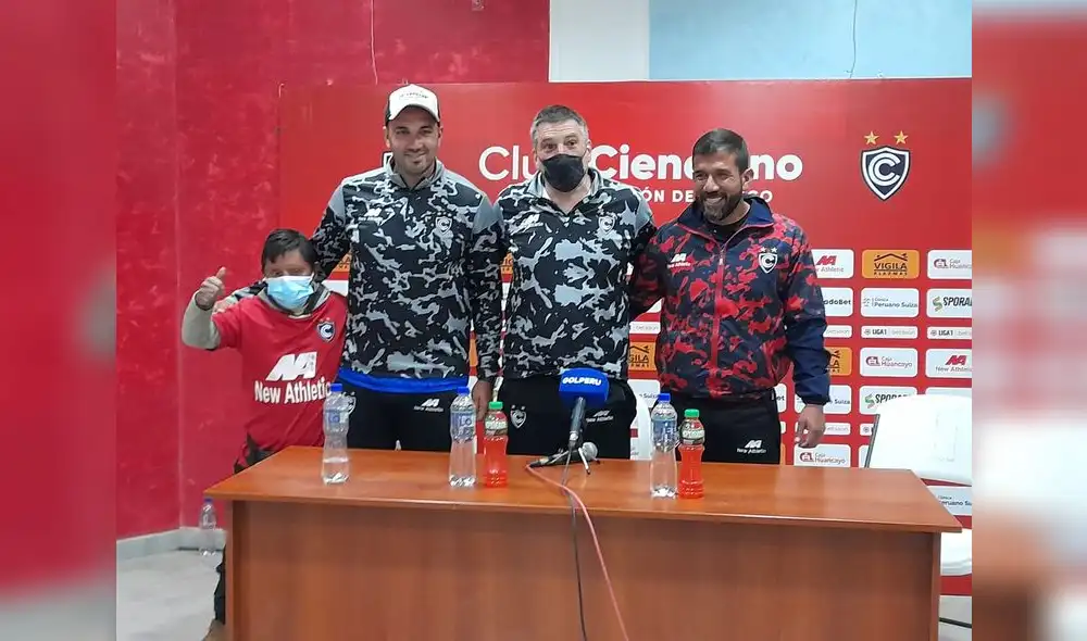 Gerardo Ameli, brindó su última conferencia de prensa y se despidió del Club Cienciano. Foto: Luís Álvarez/ La República Gerardo Ameli, brindó su última conferencia de prensa y se despidió del Club Cienciano. Foto: Luís Álvarez/ La República