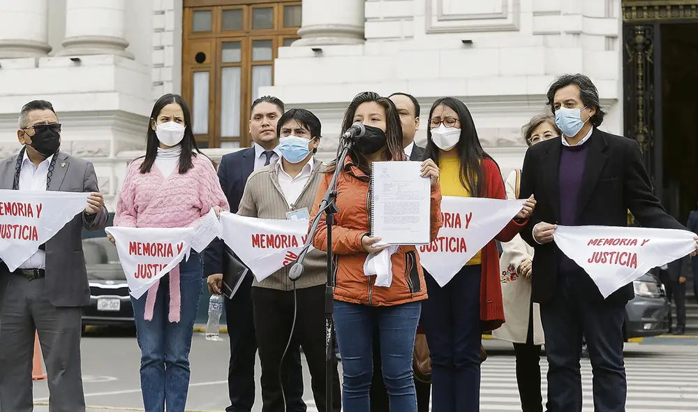 Postura. Los deudos de las víctimas se preparan para acudir a instancias internacionales. Denunciarán al Estado peruano. Foto: Félix Contreras/La República Postura. Los deudos de las víctimas se preparan para acudir a instancias internacionales. Denunciarán al Estado peruano. Foto: Félix Contreras/La República