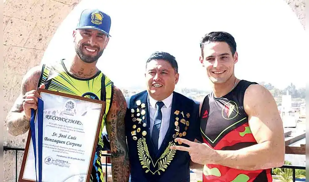 Condecoración. Candidato Huerta reconoce a chicos reality. Foto: Municipalidad de Yanahuara Condecoración. Candidato Huerta reconoce a chicos reality. Foto: Municipalidad de Yanahuara