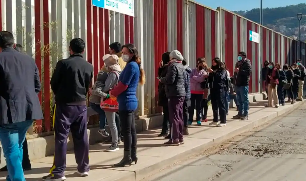 Los pacientes esperaban realizarse una prueba de descarte, pero a pesar de esperar varias horas esto no sucedió. Foto: Alexander Flores / URPI GLR