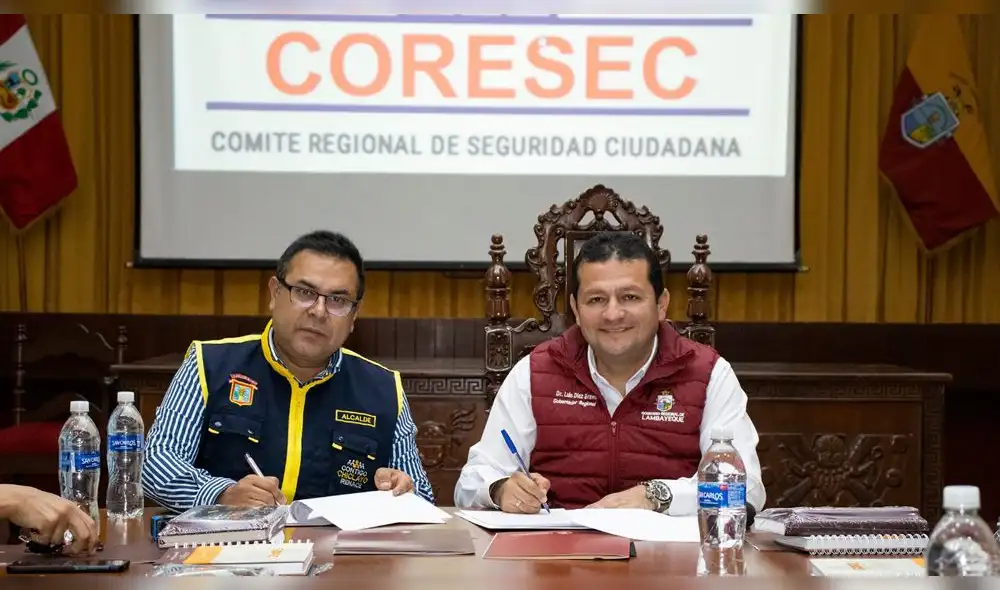Alcalde Marcos Gasco y gobernador Luis Díaz firman convenio de cooperación interinstitucional. Foto: GORE Lambayeque