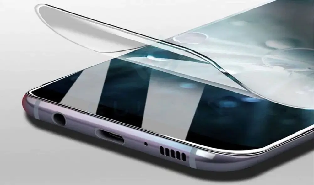 Es recomendable ponerle una mica protectora a tu smartphone. Foto: Tecnología Clic