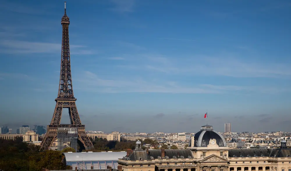 La Torre Eiffel recibe mantenimiento de manera anual. Foto: AFP