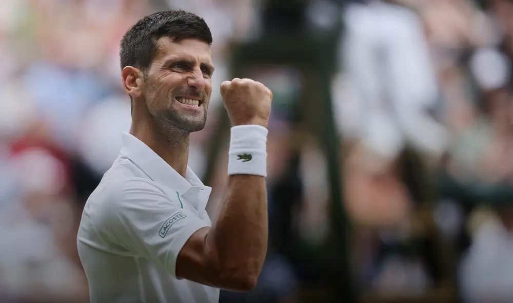 Novak Djokovic avanzó de ronda en Wimbledon 2022 y va por su séptimo título de la Catedral. Foto: AFP