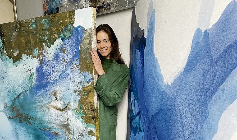 Abstracto. La artista dominicana Yriane Kahn Tejada entre sus pinturas de gran formato. Foto: Abstracto. La artista dominicana Yriane Kahn Tejada entre sus pinturas de gran formato. Foto: