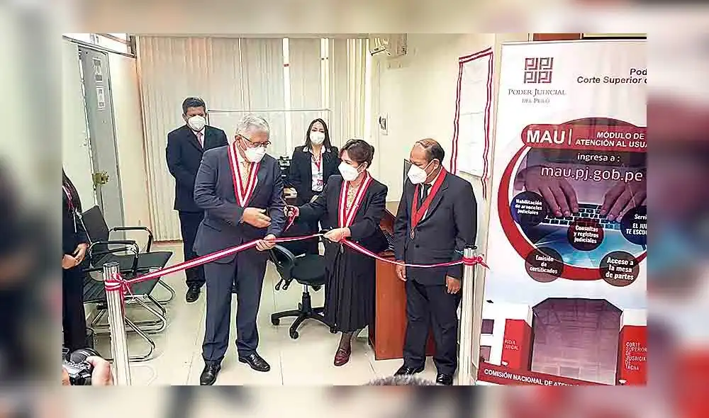 Inauguración. Elvia Barrios llegó a Tacna a pesar de usar una silla de ruedas por una lesión. Foto: La República