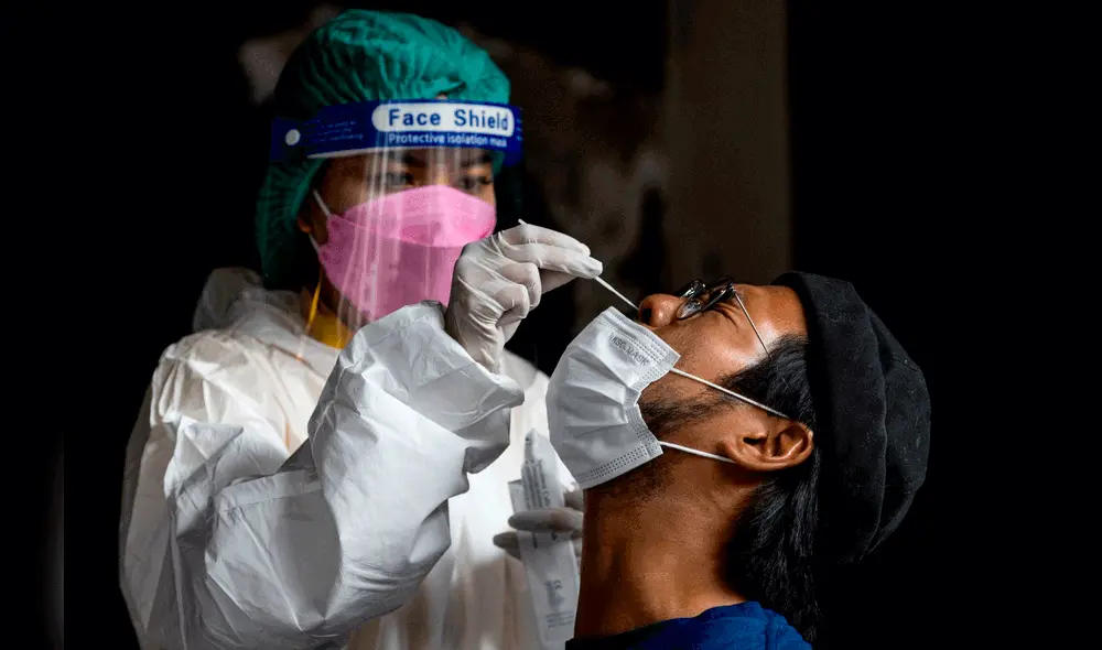 El director general de la OMS, Tedros Adhanom Ghebreyesus, pidió a la farmacéutica Pfizer que acepte colaborar con organismos de salud y con los países para su nuevo antiviral sea accesible pronto. Foto: AFP