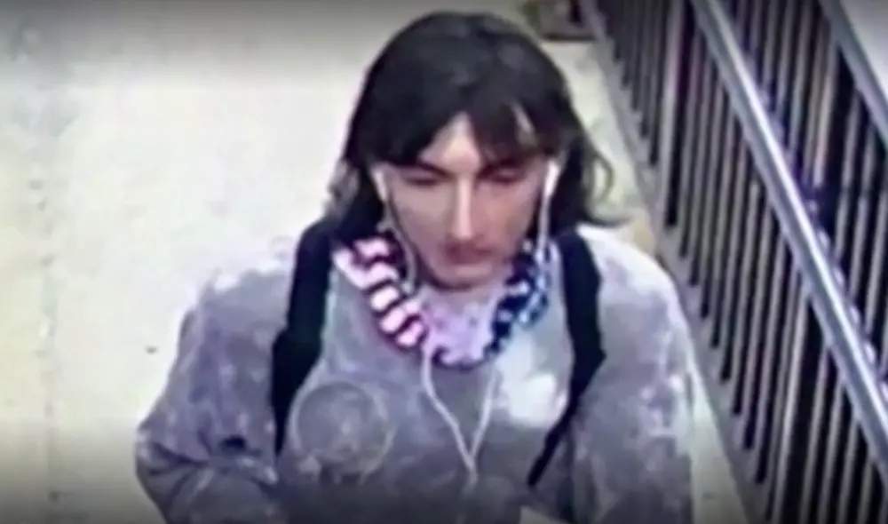 Imágenes del joven momentos después del tiroteo, donde se disfrazó para escapar. Foto: Policia de Estados Unidos