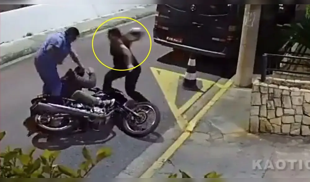 Las víctimas mantuvieron retenido al ladrón en el suelo a la espera de que llegaran las autoridades. Foto: composición LR/captura de Twitter/@NoticiasRSV Las víctimas mantuvieron retenido al ladrón en el suelo a la espera de que llegaran las autoridades. Foto: composición LR/captura de Twitter/@NoticiasRSV