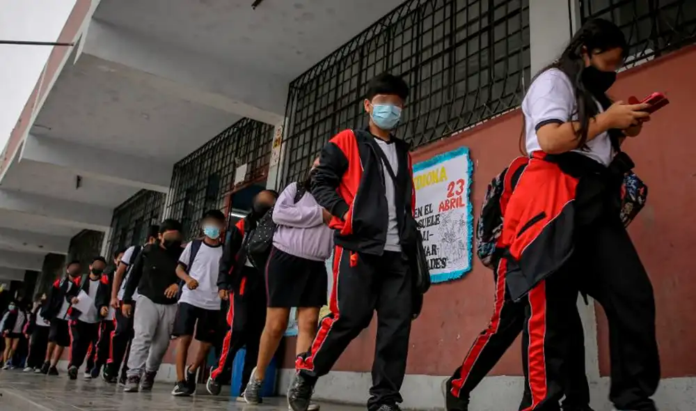 Ministro de Educación recordó que profesores y estudiantes deben tener la vacunación completa. Foto: La República Ministro de Educación recordó que profesores y estudiantes deben tener la vacunación completa. Foto: La República