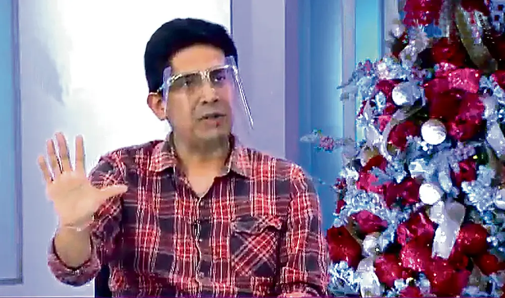 En riesgo. El reportero Eduardo Quispe y su camarógrafo fueron coaccionados a leer mensaje. Foto: captura de Canal N