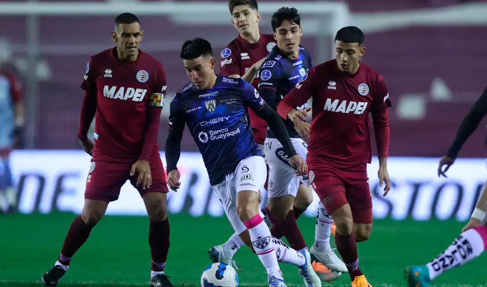 Lanús perdió 2-1 con Independiente del Valle por la ida en Ecuador. Foto: EFE