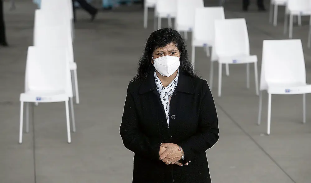 Primera dama. Lilia Paredes y su hermana Yenifer recibían a Hugo Espino en Palacio. Foto: difusión Primera dama. Lilia Paredes y su hermana Yenifer recibían a Hugo Espino en Palacio. Foto: difusión