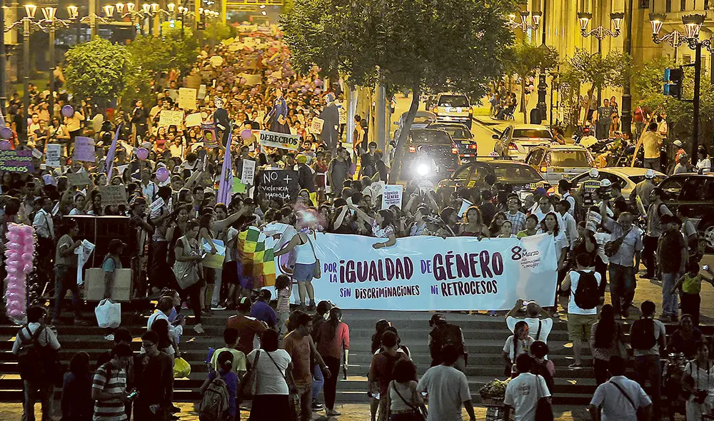 Marcha. Padres de familia y jóvenes en todo el país rechazan la ley aprobada por el Congreso. Foto: difusión Marcha. Padres de familia y jóvenes en todo el país rechazan la ley aprobada por el Congreso. Foto: difusión