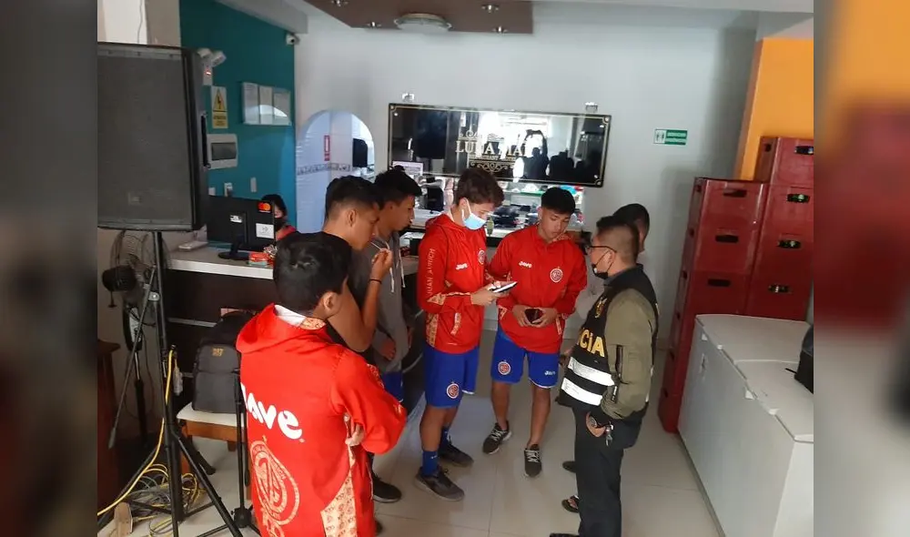 Futbolistas de Juan Aurich tuvieron que recurrir a la Policía. Foto: Contraataque Futbolistas de Juan Aurich tuvieron que recurrir a la Policía. Foto: Contraataque
