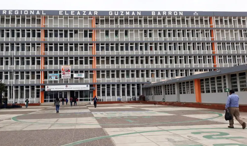 Familiares claman por un espacio en el principal nosocomio de la región. Foto: RSD Chimbote